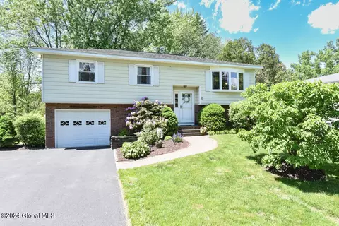 51 University St, Selkirk, NY 12158