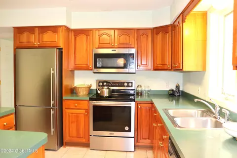 Kitchen - 4 Praise Ln, Glenville, NY 12302 photo 3 of 5