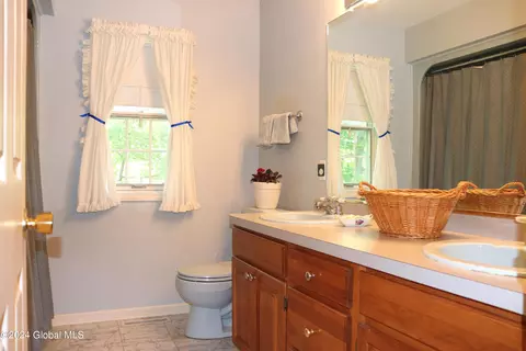 Bath - 4 Praise Ln, Glenville, NY 12302 photo 1 of 9