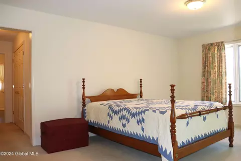 Bedroom - 4 Praise Ln, Glenville, NY 12302 photo 8 of 10