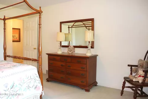 Bedroom - 4 Praise Ln, Glenville, NY 12302 photo 3 of 10