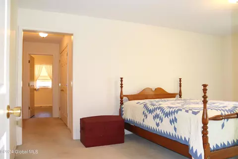 Bedroom - 4 Praise Ln, Glenville, NY 12302 photo 6 of 10