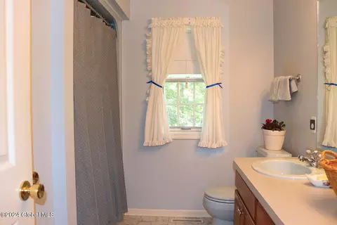 Bath - 4 Praise Ln, Glenville, NY 12302 photo 2 of 9