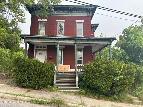 13 Kimball St, Amsterdam, NY 12010