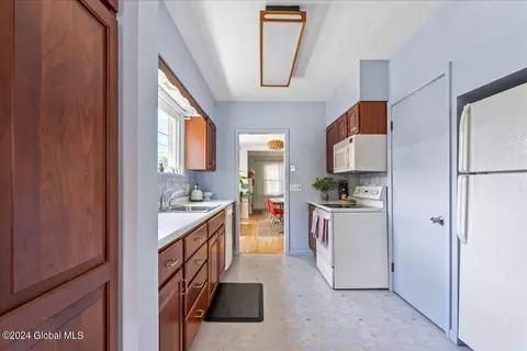 1102 Baker Ave, Schenectady, NY 12309 photo 14
