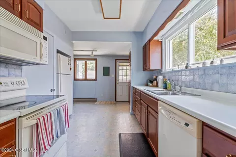 1102 Baker Ave, Schenectady, NY 12309 photo 37