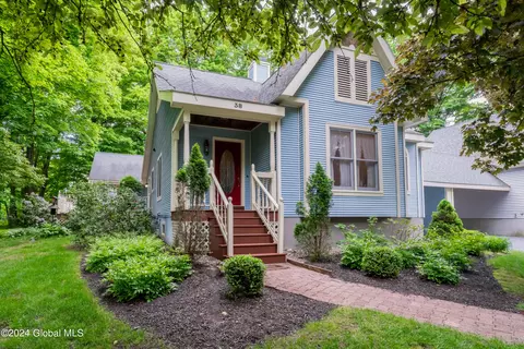 38 Sarazen St, Saratoga Springs, NY 12866