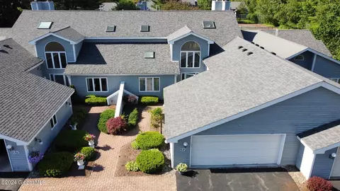 37 Marcy Ln, Queensbury, NY 12804
