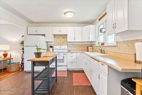 209 Sherman Ave, Troy, NY 12180 photo 13