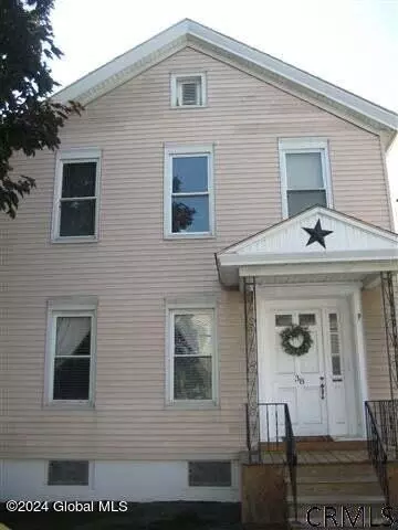 38 High St, Green Island, NY 12183