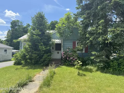 39 Mechanic St, Fort Edward, NY 12828