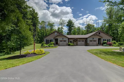 19 Arnold Rd, Malta, NY 12020
