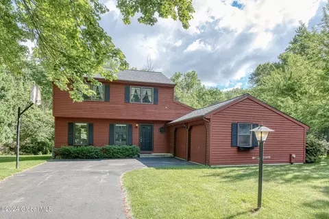611 Top Ridge Dr, Albany, NY 12203