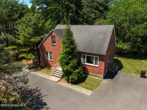 6137 State Farm Rd, Guilderland, NY 12084