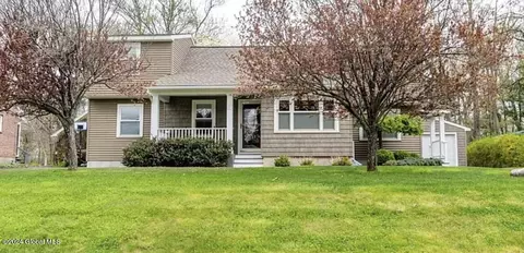 27 Western Ave, Delmar, NY 12054