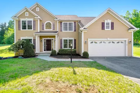 26 Walden Cir, Saratoga Springs, NY 12866