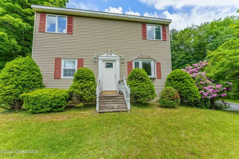 292 Palmer Rd, East Greenbush, NY 12061