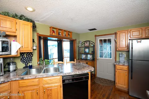 Kitchen - 114 County Hwy 126, Broadalbin, NY 12025 photo 4 of 5