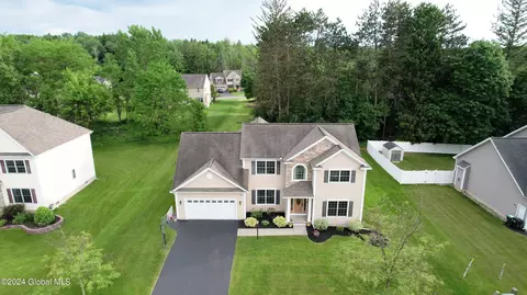 25 Gala Pl, Niskayuna, NY 12309