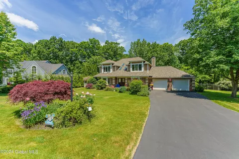 55 Timberwick Dr, Halfmoon, NY 12065