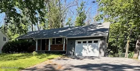 13 Ferndell Spring Dr, Saratoga Springs, NY 12866