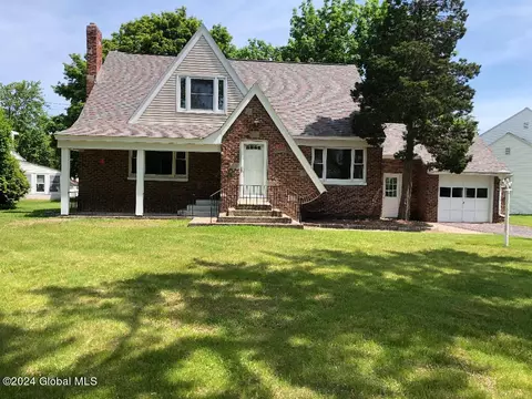 27 Mayflower Dr, Schenectady, NY 12306