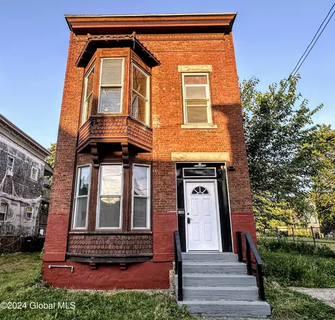 138 President St, Troy, NY 12180