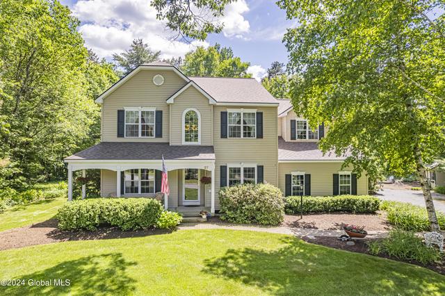 27 Hyde Ct, Queensbury, NY 12804