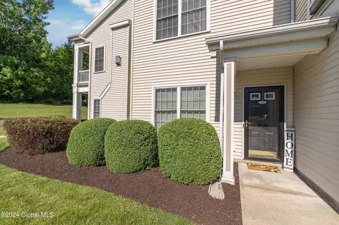 108 N Ridge Est, Troy, NY 12182
