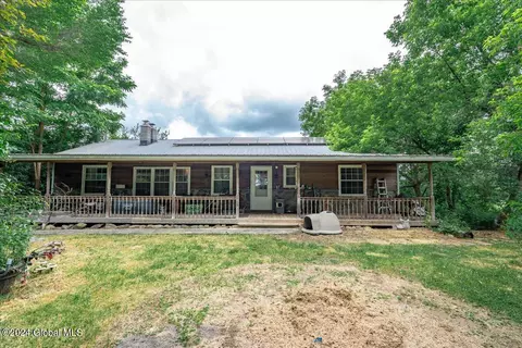 863 Blodgett Hill Rd, Ravena, NY 12143