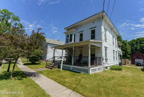 76 Pleasant Ave, Schaghticoke, NY 12154