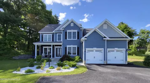 3 Origin Dr, Latham, NY 12110