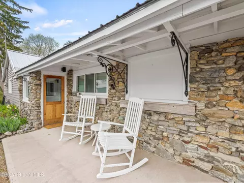17 Morton Pl, Saratoga Springs, NY 12866