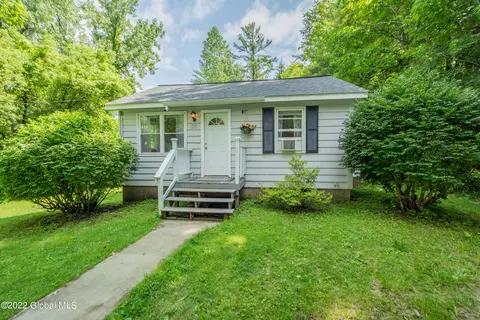 26 Excelsior Spring Ave, Saratoga Springs, NY 12866
