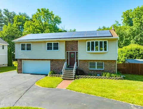 25 New Shaker Rd, Albany, NY 12205