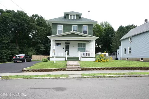1710 2nd St, Rensselaer, NY 12144