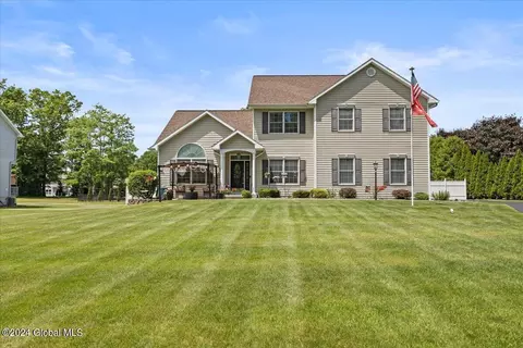 2 Berkshire Dr, Ballston Spa, NY 12020