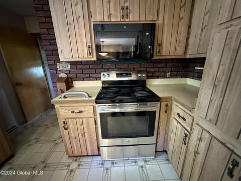 Kitchen - 26 Bertone Dr, Schenectady, NY 12306 photo 3 of 3