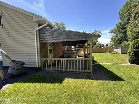 Exterior - 26 Bertone Dr, Schenectady, NY 12306 photo 3 of 4