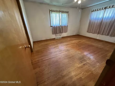 Bedroom - 26 Bertone Dr, Schenectady, NY 12306 photo 2 of 2