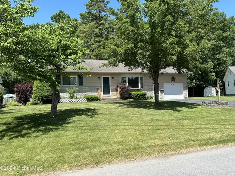 26 Bertone Dr, Schenectady, NY 12306