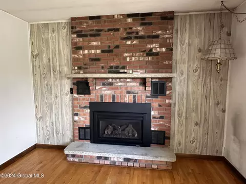 Living - 26 Bertone Dr, Schenectady, NY 12306 photo 2 of 3