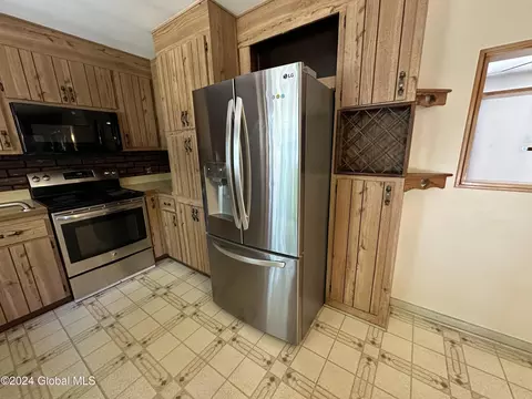 Kitchen - 26 Bertone Dr, Schenectady, NY 12306 photo 2 of 3