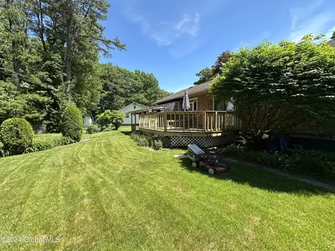 Exterior - 26 Bertone Dr, Schenectady, NY 12306 photo 2 of 4