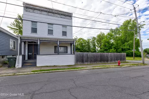27 Division St, Cohoes, NY 12047