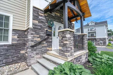 99 East Ave # 2, Saratoga Springs, NY 12866