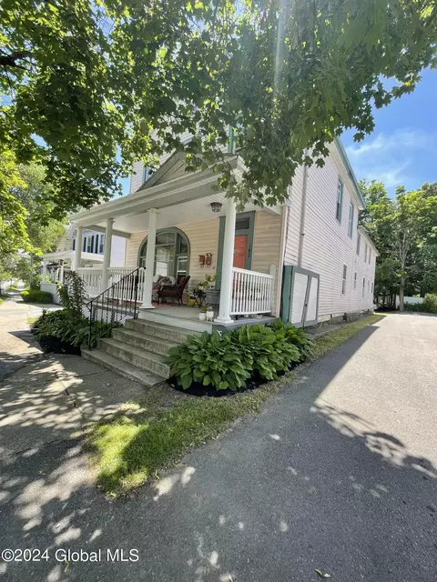 142 Washington St, Saratoga Springs, NY 12866