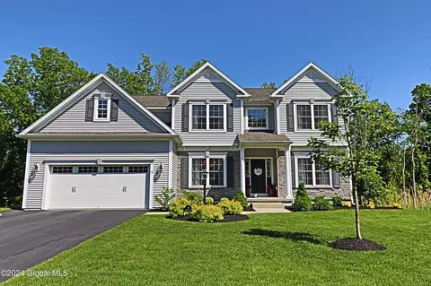 18 Espen Pl, Niskayuna, NY 12309