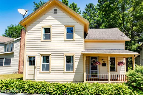 404 Milton Ave, Ballston Spa, NY 12020