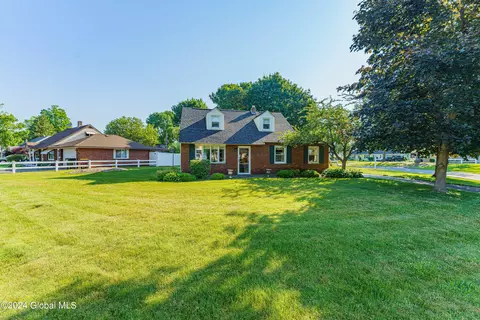 1005 Spry Ln, Schenectady, NY 12303